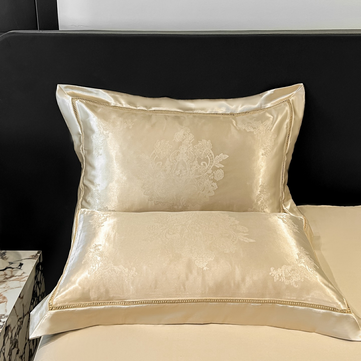 91家纺网 家纺一手货源 找家纺 博纳家纺 2026春夏新款轻奢高端色织定位提花拼角镂空款款四件套-沁园花语 沁园花语-香槟