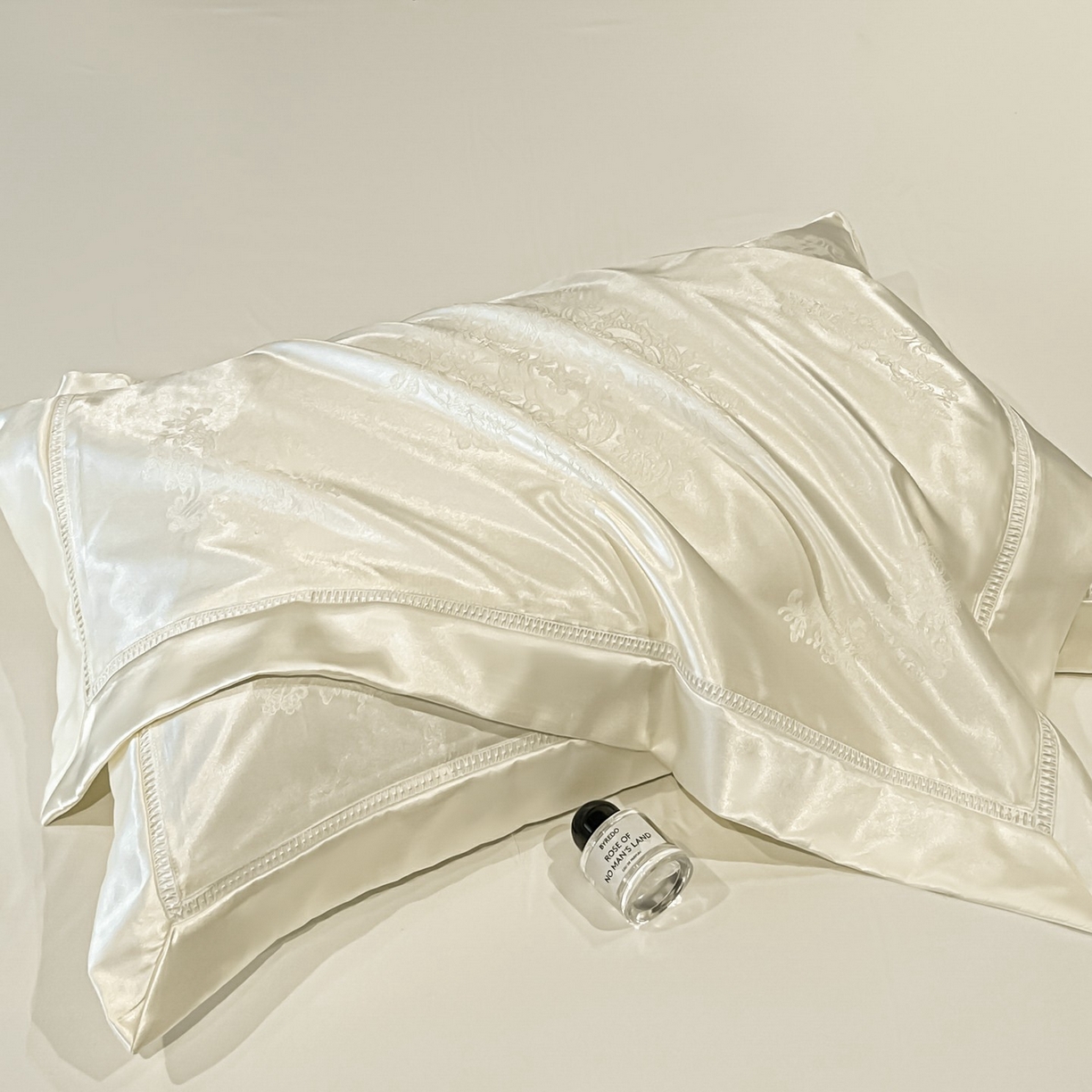 91家纺网 家纺一手货源 找家纺 博纳家纺 2026春夏新款轻奢高端色织定位提花拼角镂空款款四件套-沁园花语 沁园花语-象牙白