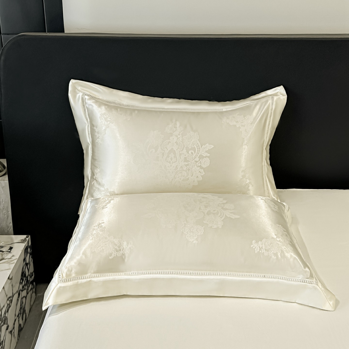 91家纺网 家纺一手货源 找家纺 博纳家纺 2026春夏新款轻奢高端色织定位提花拼角镂空款款四件套-沁园花语 沁园花语-象牙白