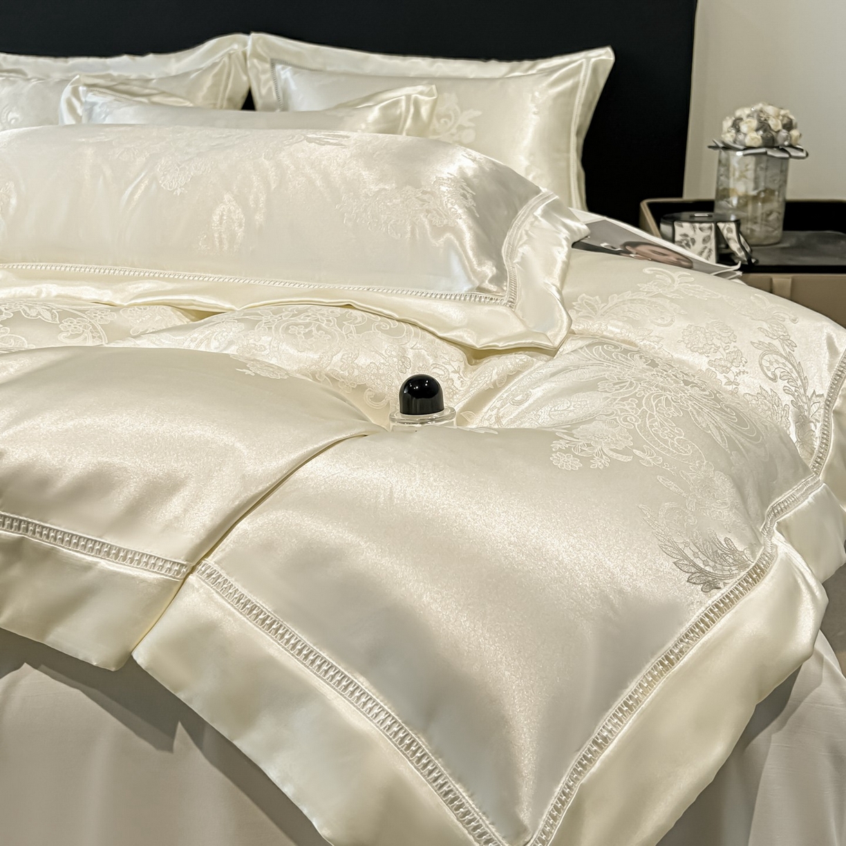 91家纺网 家纺一手货源 找家纺 博纳家纺 2026春夏新款轻奢高端色织定位提花拼角镂空款款四件套-沁园花语 沁园花语-象牙白