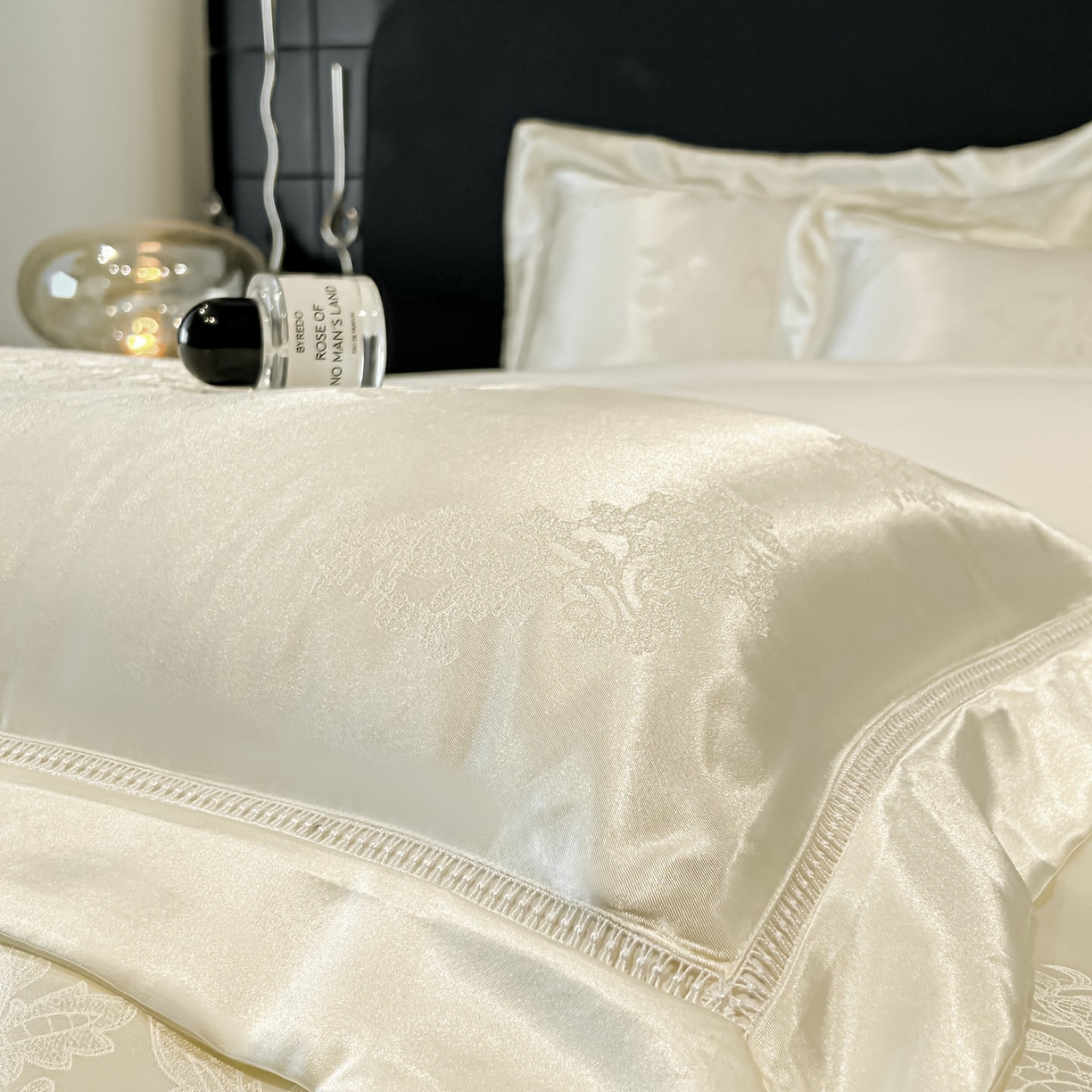 91家纺网 家纺一手货源 找家纺 博纳家纺 2026春夏新款轻奢高端色织定位提花拼角镂空款款四件套-沁园花语 沁园花语-象牙白