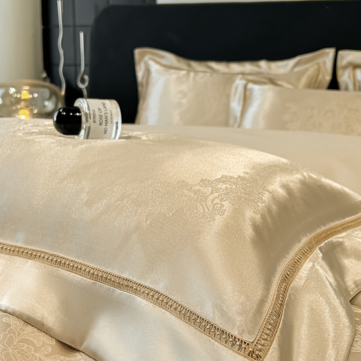 91家纺网 家纺一手货源 找家纺 博纳家纺 2026春夏新款轻奢高端色织定位提花拼角镂空款款四件套-沁园花语 沁园花语-香槟