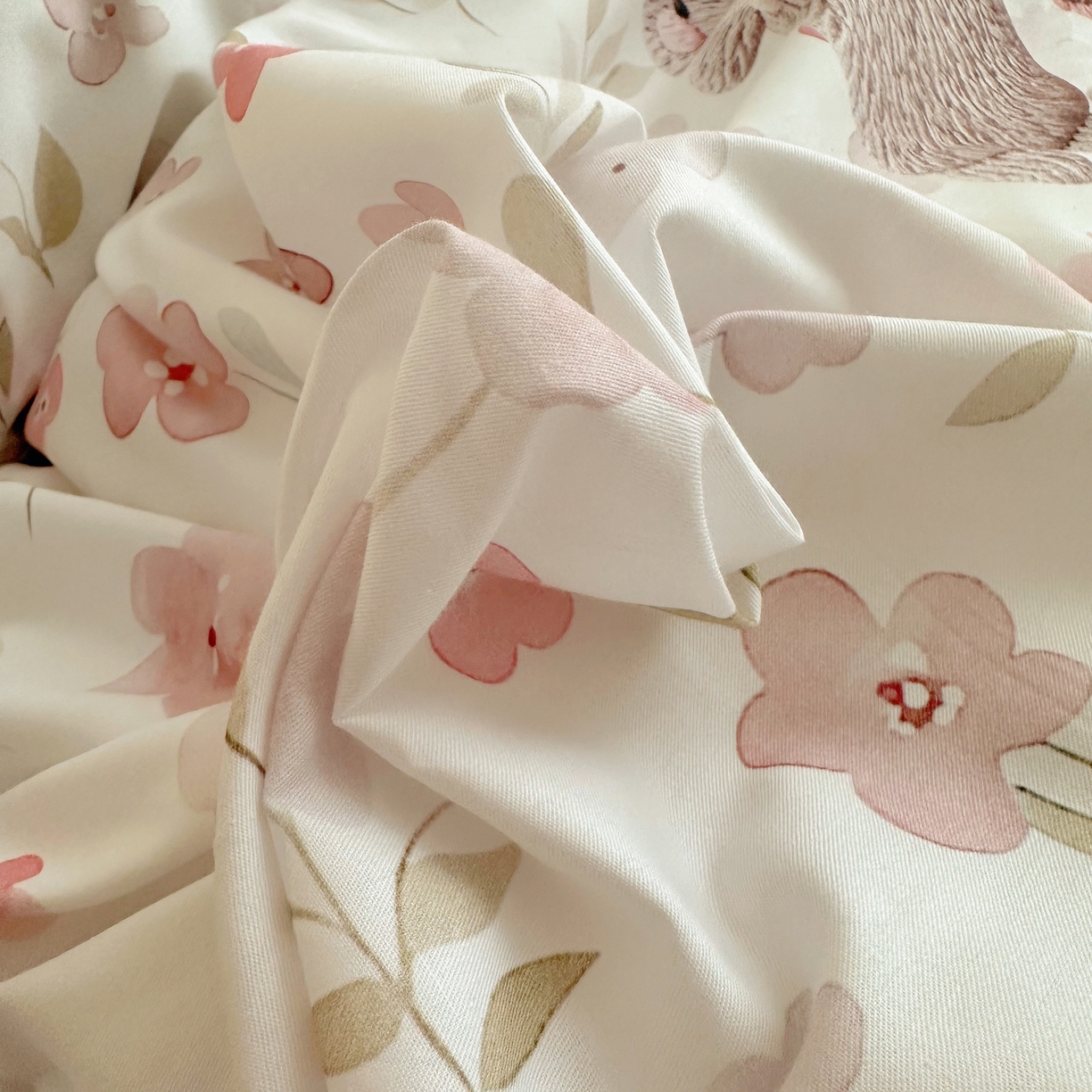 91家纺网 家纺一手货源 找家纺 孩子王家纺 2026新款韩式INS减龄小红书仿绣花花边款全棉纯棉卡通四件套 花漾少女与萌友