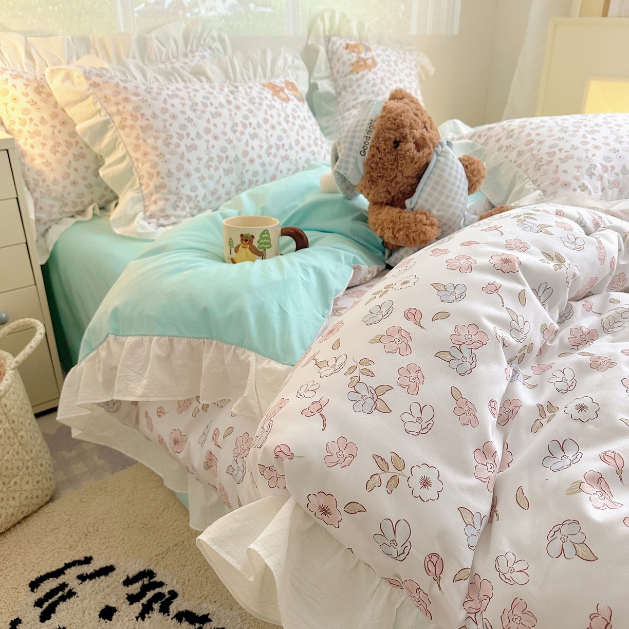 91家纺网 家纺一手货源 找家纺 孩子王家纺 2026新款韩式INS减龄小红书仿绣花花边款全棉纯棉卡通四件套 花边奶油小熊