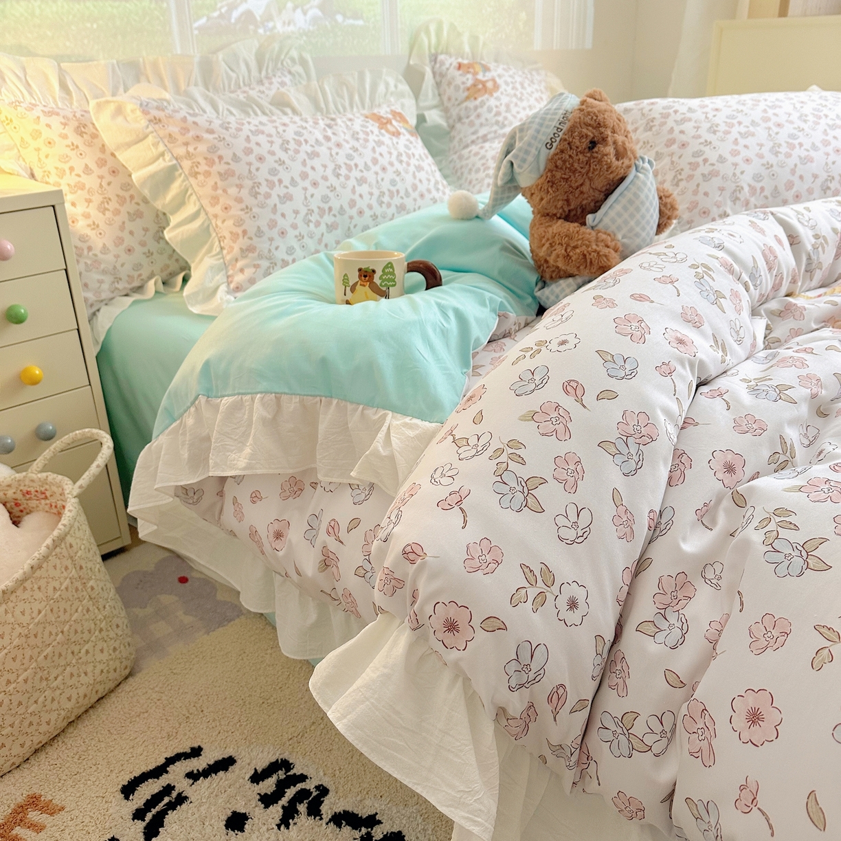 91家纺网 家纺一手货源 找家纺 孩子王家纺 2026新款韩式INS减龄小红书仿绣花花边款全棉纯棉卡通四件套 花边奶油小熊