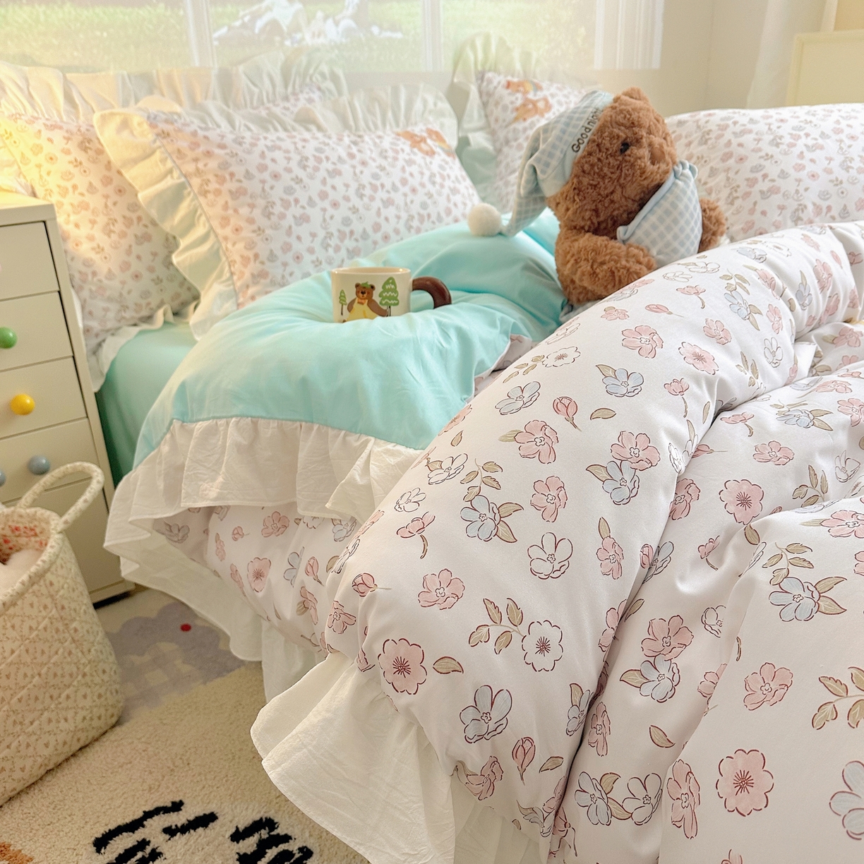 91家纺网 家纺一手货源 找家纺 孩子王家纺 2026新款韩式INS减龄小红书仿绣花花边款全棉纯棉卡通四件套 花边奶油小熊