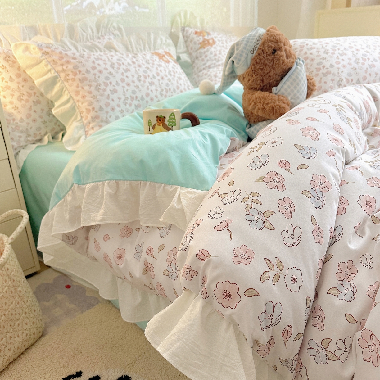 91家纺网 家纺一手货源 找家纺 孩子王家纺 2026新款韩式INS减龄小红书仿绣花花边款全棉纯棉卡通四件套 花边奶油小熊