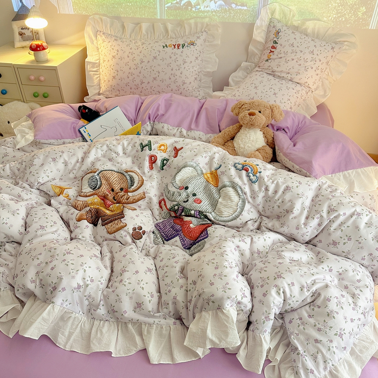 91家纺网 家纺一手货源 找家纺 孩子王家纺 2026新款韩式INS减龄小红书仿绣花花边款全棉纯棉卡通四件套 花田里的小象