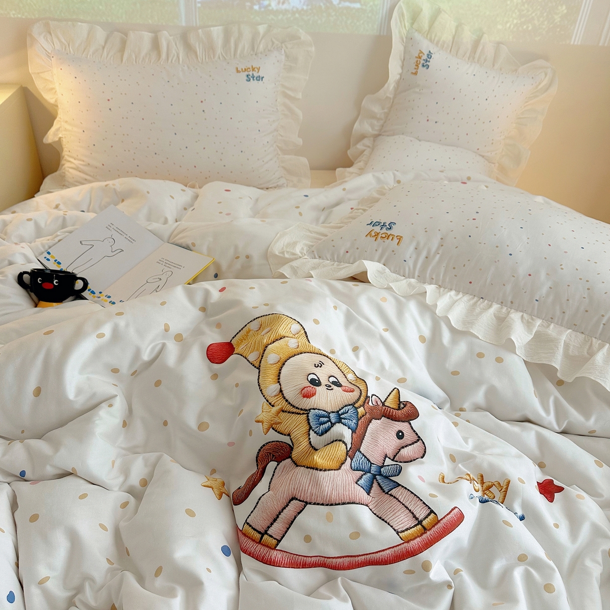 91家纺网 家纺一手货源 找家纺 孩子王家纺 2026新款韩式INS减龄小红书仿绣花花边款全棉纯棉卡通四件套 花边木马庄园