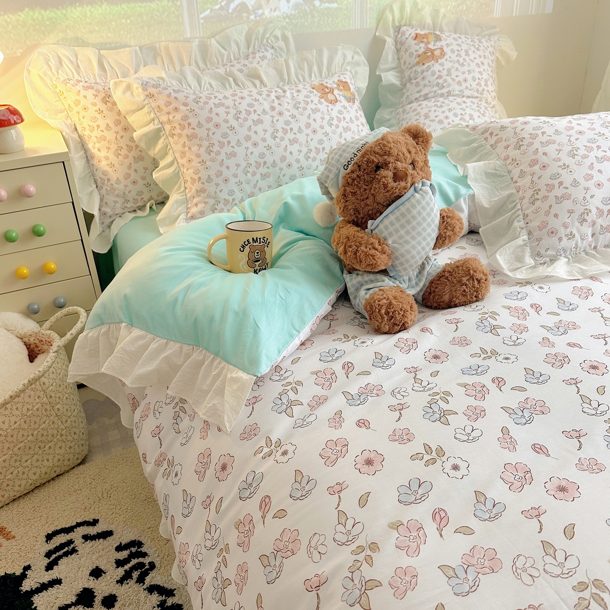 91家纺网 家纺一手货源 找家纺 孩子王家纺 2026新款韩式INS减龄小红书仿绣花花边款全棉纯棉卡通四件套 花边奶油小熊