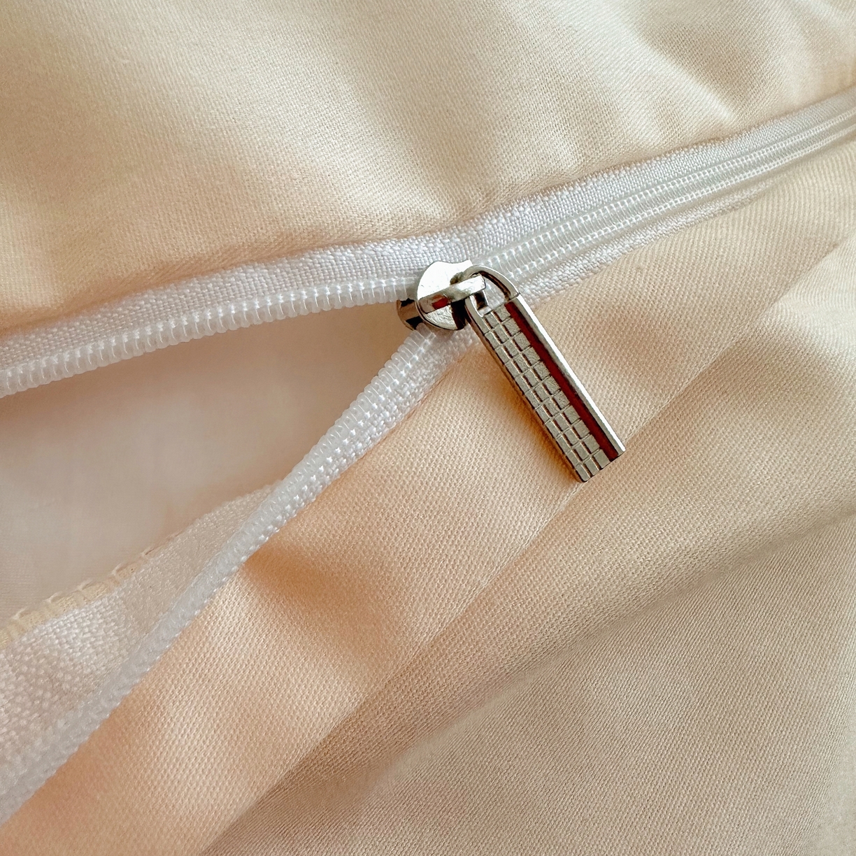 91家纺网 家纺一手货源 找家纺 孩子王家纺 2026新款韩式INS减龄小红书仿绣花花边款全棉纯棉卡通四件套 春日马戏班