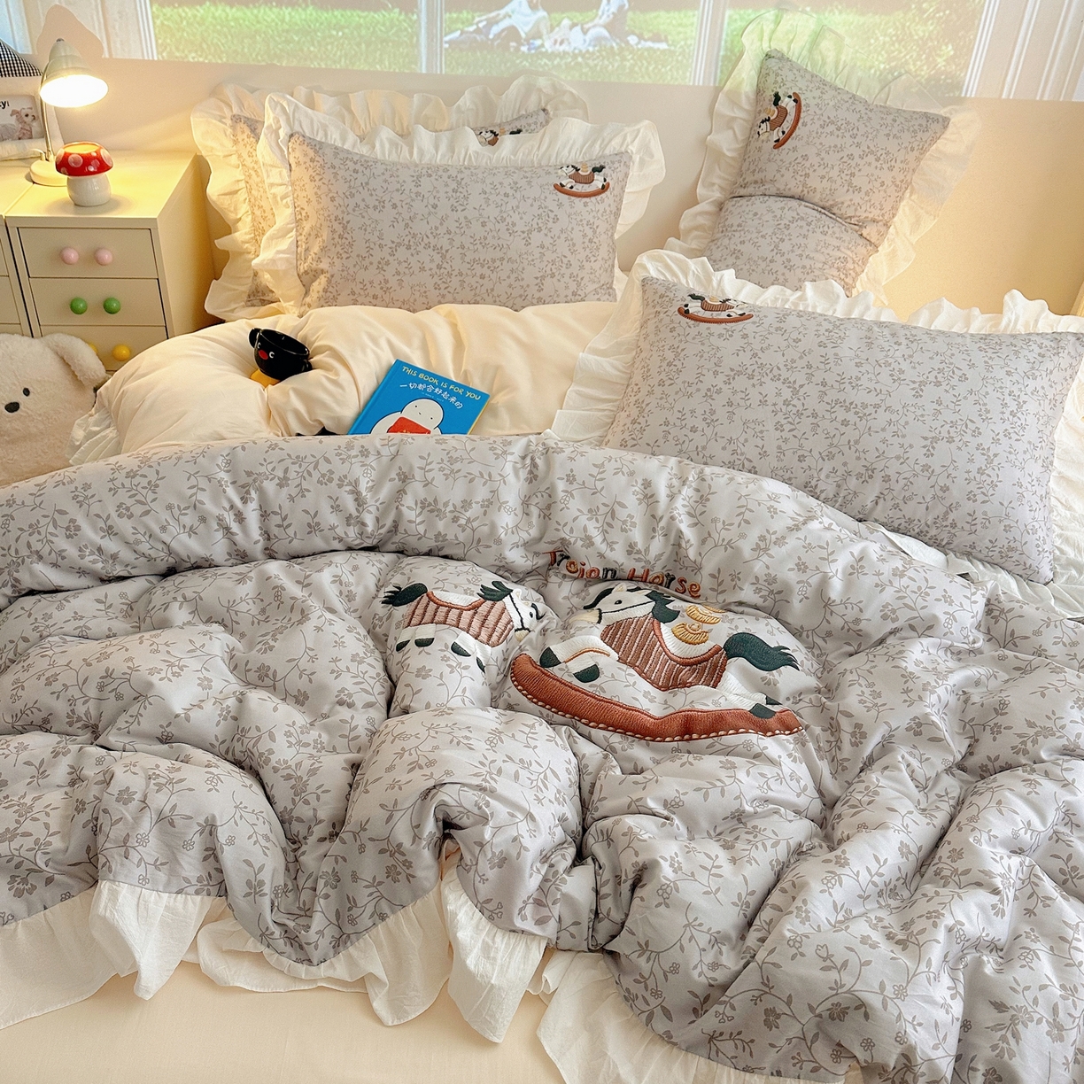 孩子王家纺 2026新款韩式INS减龄小红书仿绣花花边款全棉纯棉卡通四件套 春日马戏班