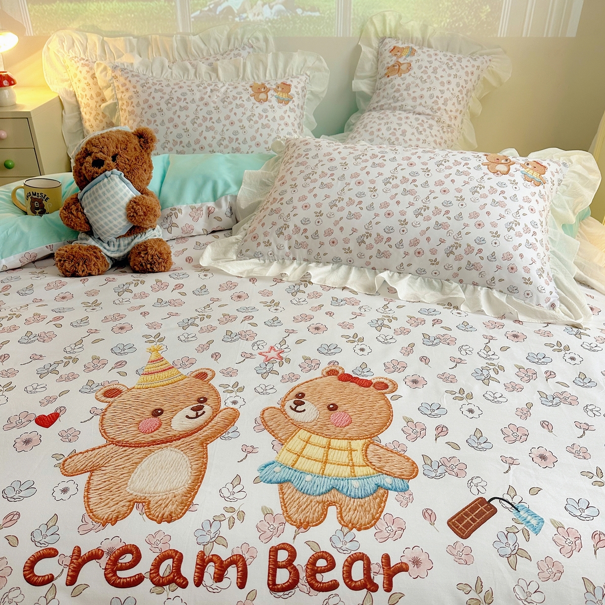 91家纺网 家纺一手货源 找家纺 孩子王家纺 2026新款韩式INS减龄小红书仿绣花花边款全棉纯棉卡通四件套 花边奶油小熊