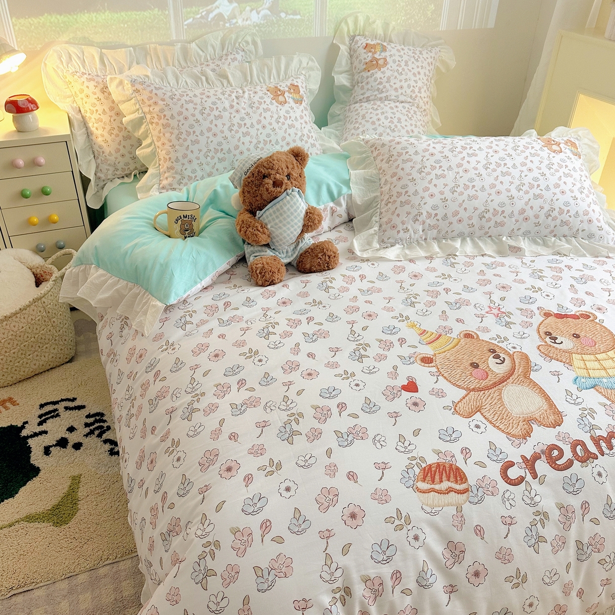 91家纺网 家纺一手货源 找家纺 孩子王家纺 2026新款韩式INS减龄小红书仿绣花花边款全棉纯棉卡通四件套 花边奶油小熊