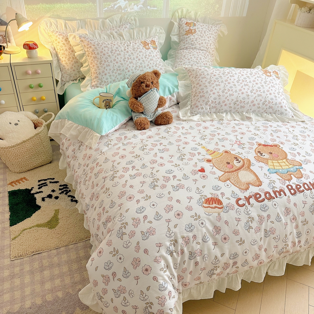 91家纺网 家纺一手货源 找家纺 孩子王家纺 2026新款韩式INS减龄小红书仿绣花花边款全棉纯棉卡通四件套 花边奶油小熊