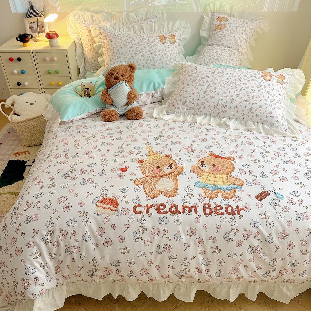 91家纺网 家纺一手货源 找家纺 孩子王家纺 2026新款韩式INS减龄小红书仿绣花花边款全棉纯棉卡通四件套 花边奶油小熊