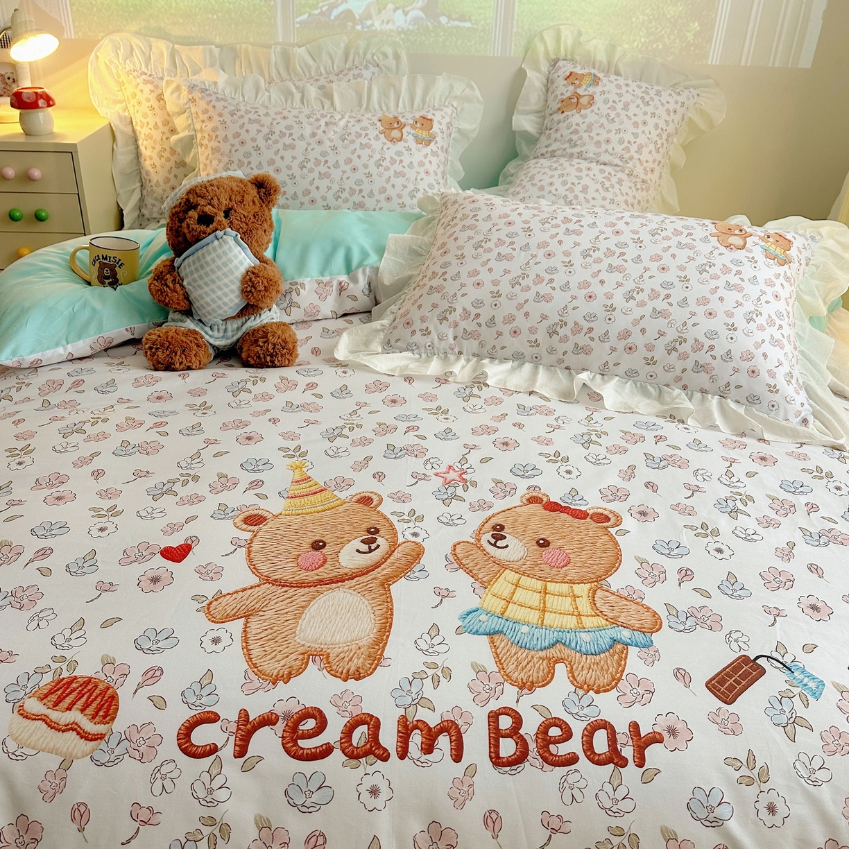 91家纺网 家纺一手货源 找家纺 孩子王家纺 2026新款韩式INS减龄小红书仿绣花花边款全棉纯棉卡通四件套 花边奶油小熊