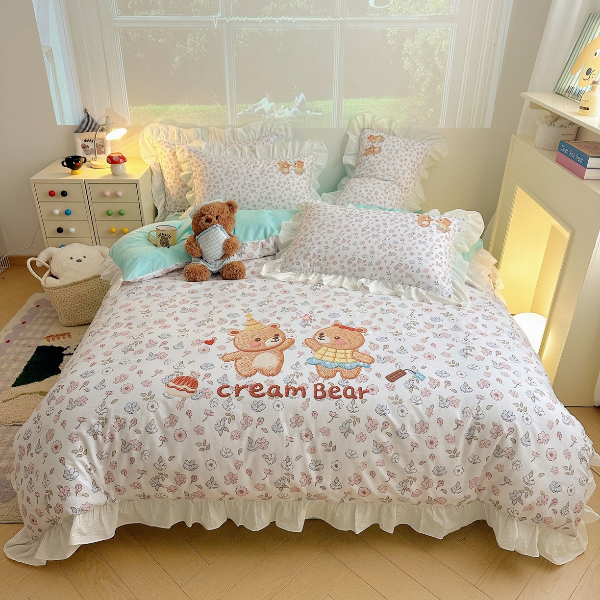 91家纺网 家纺一手货源 找家纺 孩子王家纺 2026新款韩式INS减龄小红书仿绣花花边款全棉纯棉卡通四件套 花边奶油小熊