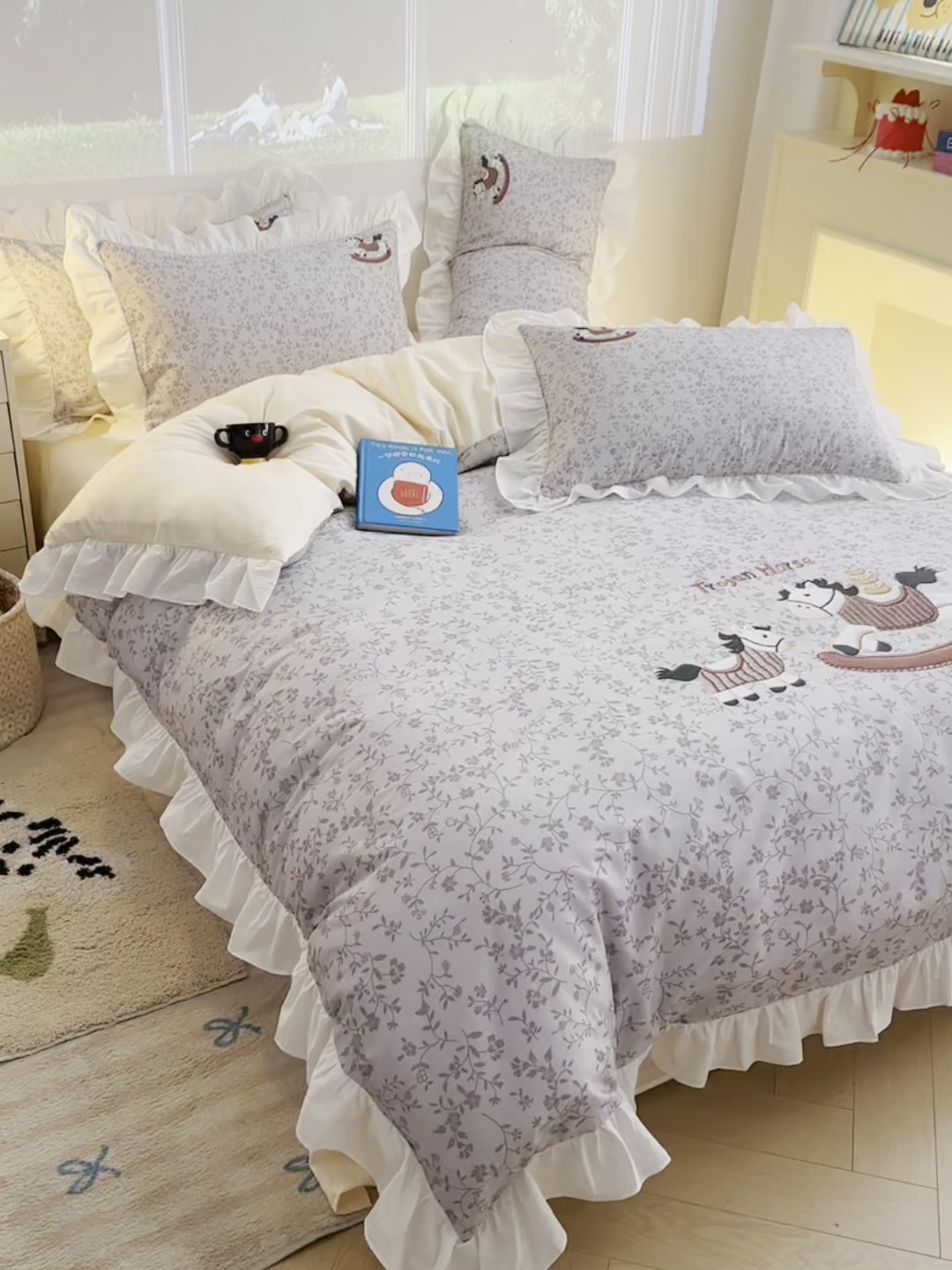 91家纺网 家纺一手货源 找家纺 孩子王家纺 2026新款韩式INS减龄小红书仿绣花花边款全棉纯棉卡通四件套 春日马戏班