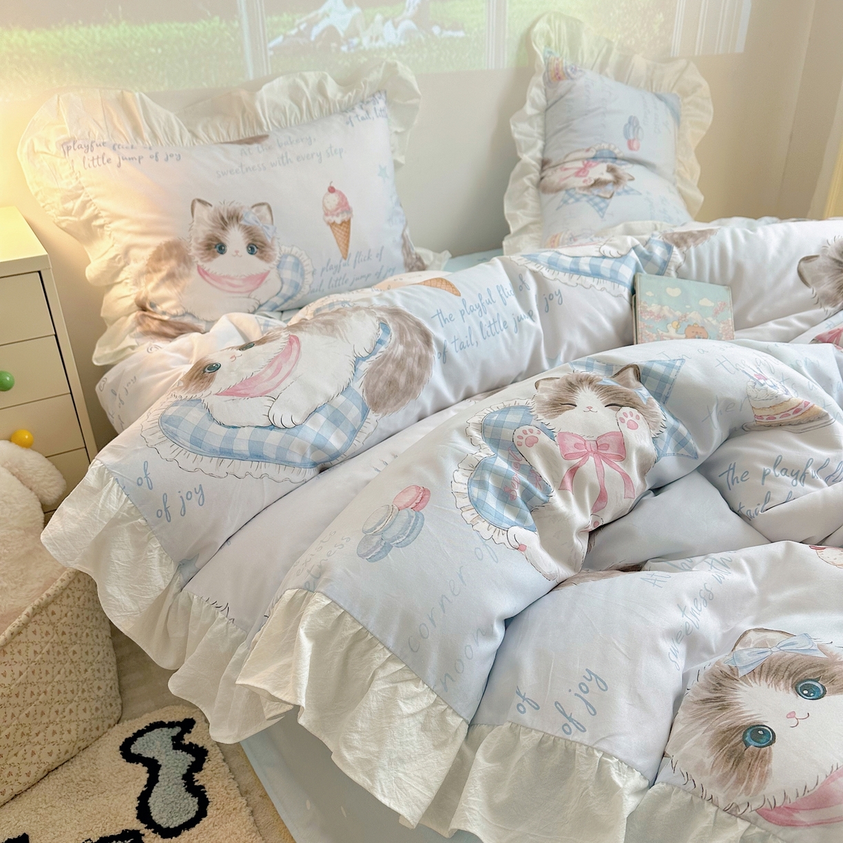 91家纺网 家纺一手货源 找家纺 孩子王家纺 2026新款韩式INS减龄小红书花边款全棉纯棉卡通四件套 花边奶油布偶猫