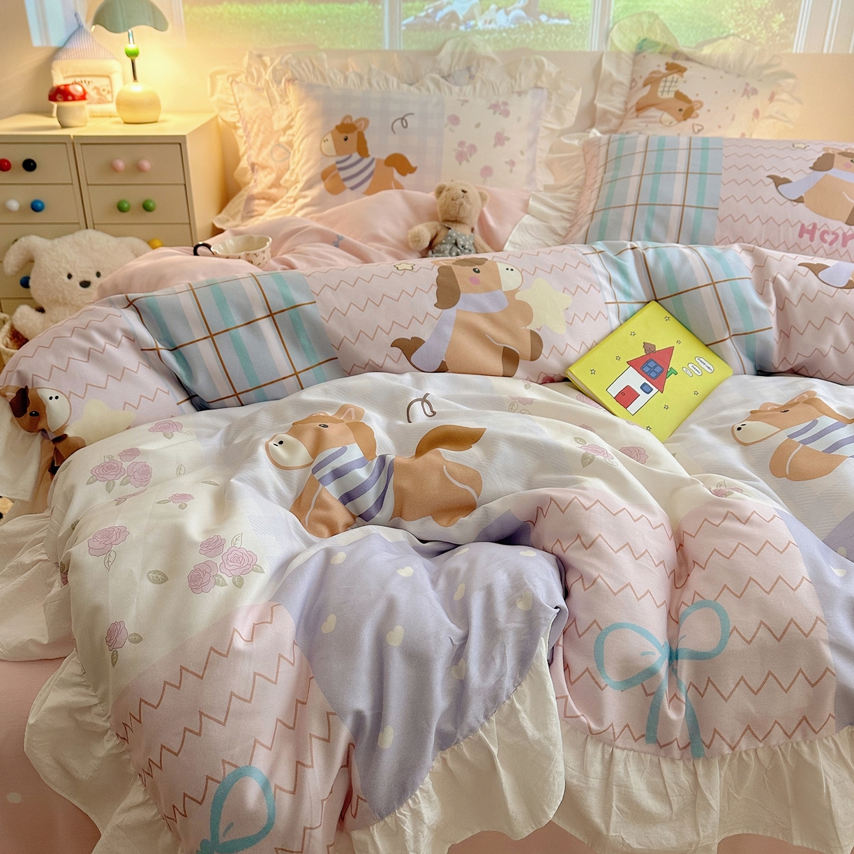 91家纺网 家纺一手货源 找家纺 孩子王家纺 2026新款韩式INS减龄小红书花边款全棉纯棉卡通四件套 花边小马拼拼乐