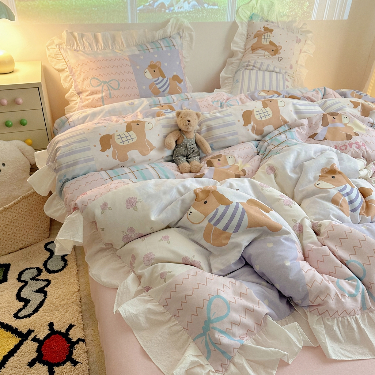 91家纺网 家纺一手货源 找家纺 孩子王家纺 2026新款韩式INS减龄小红书花边款全棉纯棉卡通四件套 花边小马拼拼乐