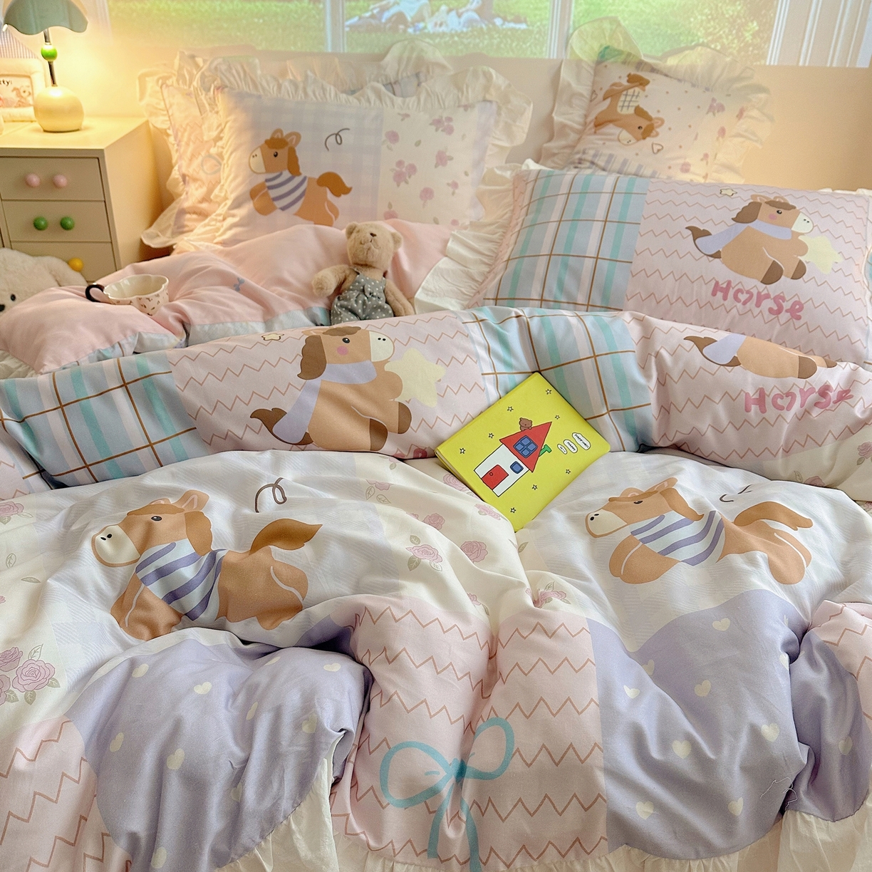 91家纺网 家纺一手货源 找家纺 孩子王家纺 2026新款韩式INS减龄小红书花边款全棉纯棉卡通四件套 花边小马拼拼乐