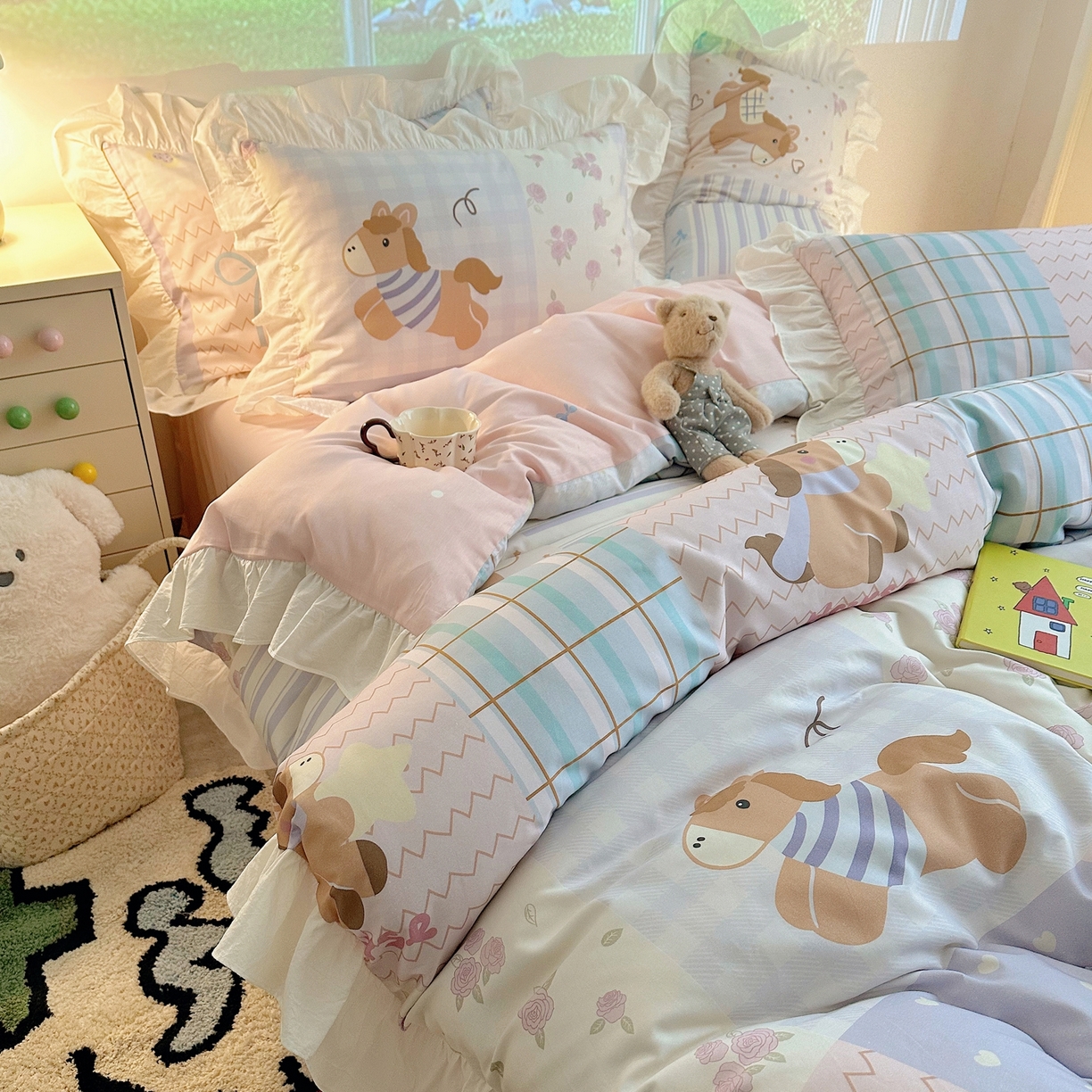 91家纺网 家纺一手货源 找家纺 孩子王家纺 2026新款韩式INS减龄小红书花边款全棉纯棉卡通四件套 花边小马拼拼乐