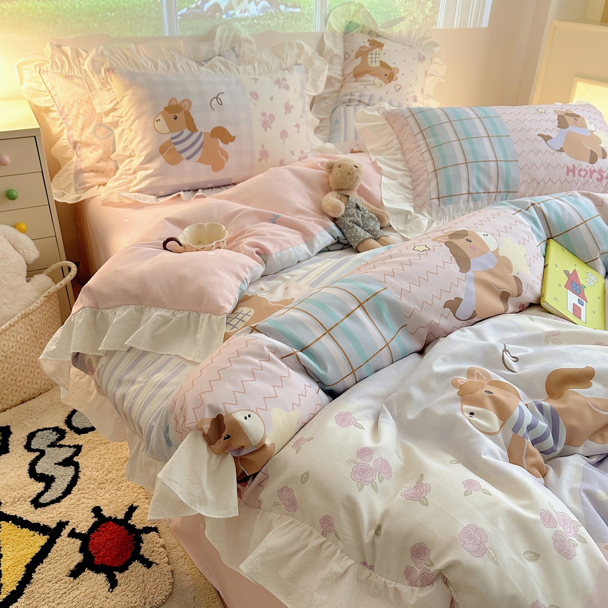 91家纺网 家纺一手货源 找家纺 孩子王家纺 2026新款韩式INS减龄小红书花边款全棉纯棉卡通四件套 花边小马拼拼乐