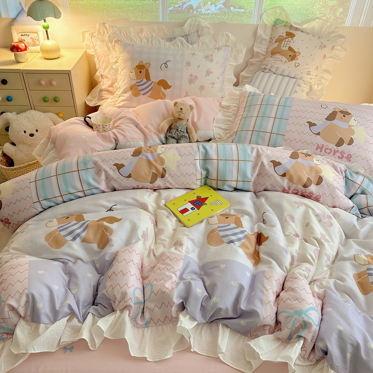 91家纺网 家纺一手货源 找家纺 孩子王家纺 2026新款韩式INS减龄小红书花边款全棉纯棉卡通四件套 花边小马拼拼乐