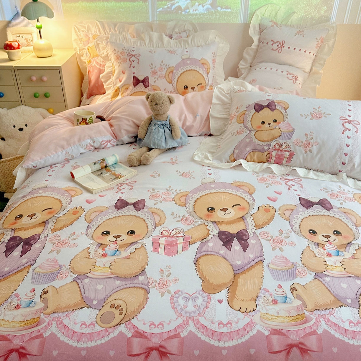 91家纺网 家纺一手货源 找家纺 孩子王家纺 2026新款韩式INS减龄小红书花边款全棉纯棉卡通四件套 花边甜梦小熊