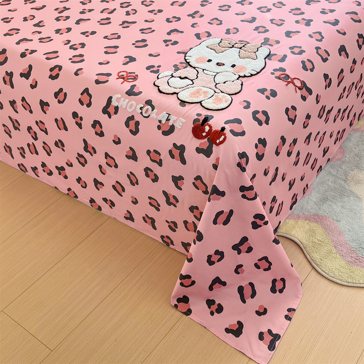 91家纺网 家纺一手货源 找家纺 笙意家纺 2026新款50S全棉纯棉毛巾绣单品床单床单单件 粉豹纹喵