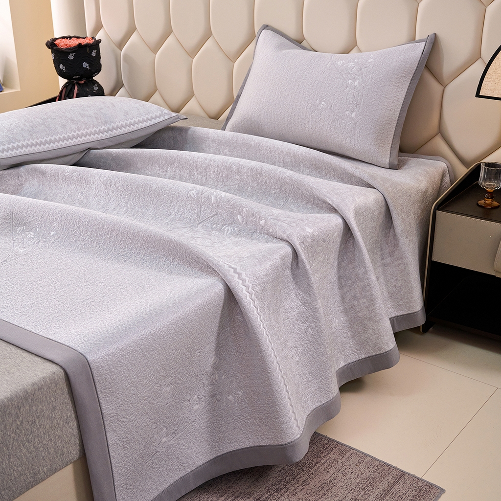 91家纺网 家纺一手货源 找家纺 梵克保罗 2026春夏新款A类3D凉感冰豆豆席刺绣席子凉席三件套-平铺款花枝招展 平铺款-花枝招展灰色