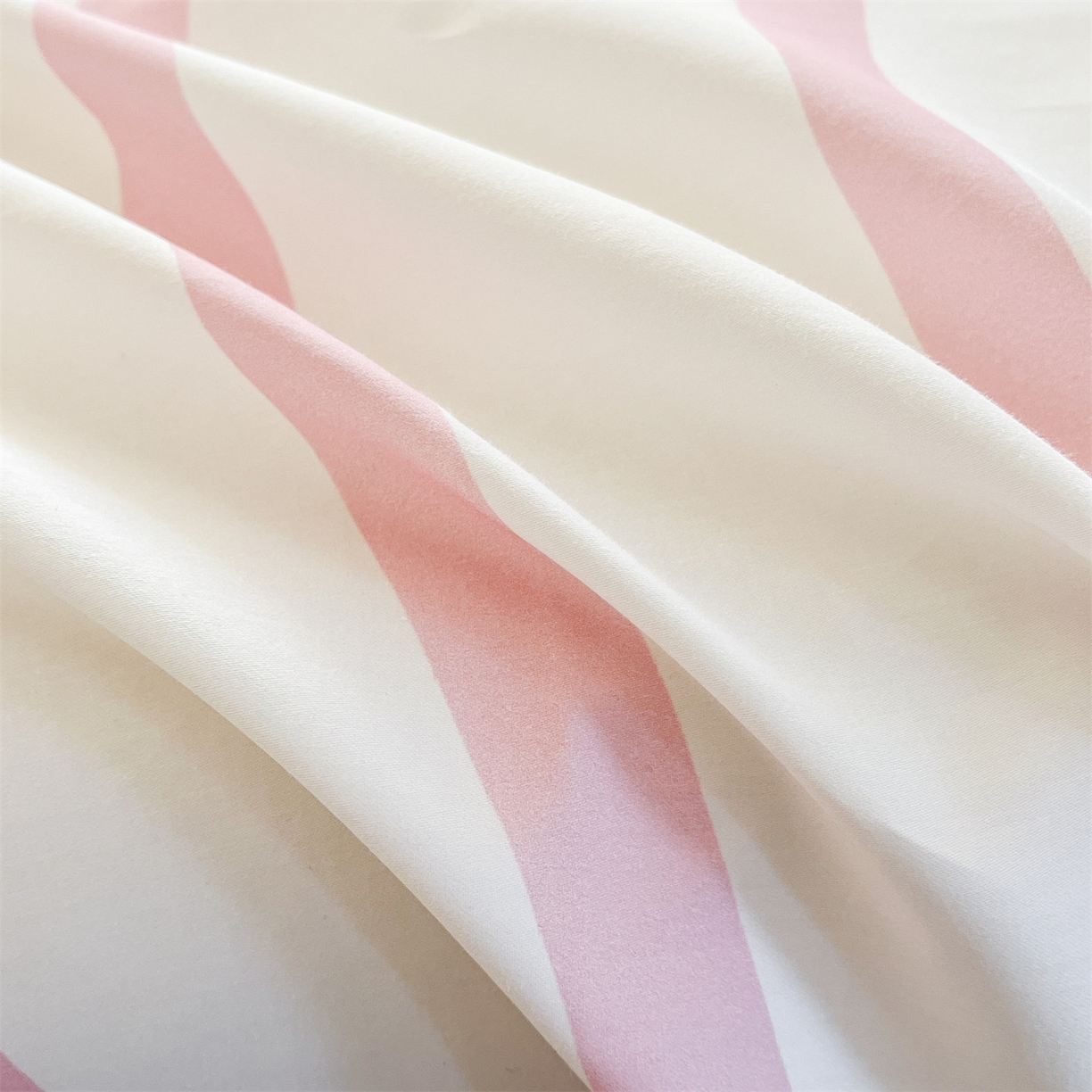 91家纺网 家纺一手货源 找家纺 笙意家纺 2026新款50S全棉纯棉毛巾绣单品床单床单单件 派对小熊