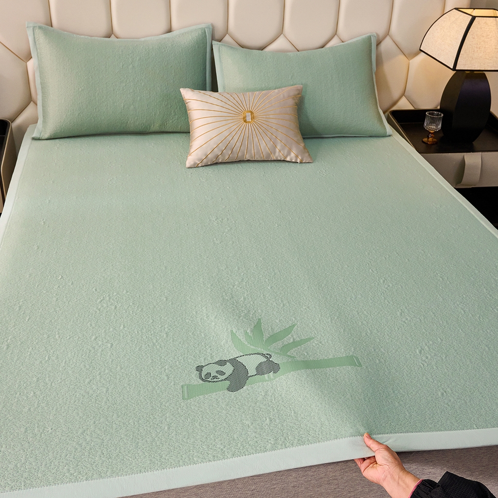 91家纺网 家纺一手货源 找家纺 （总）梵克保罗 2026春夏新款A类3D凉感冰豆豆席刺绣席子凉席三件套-平铺款熊猫抱竹