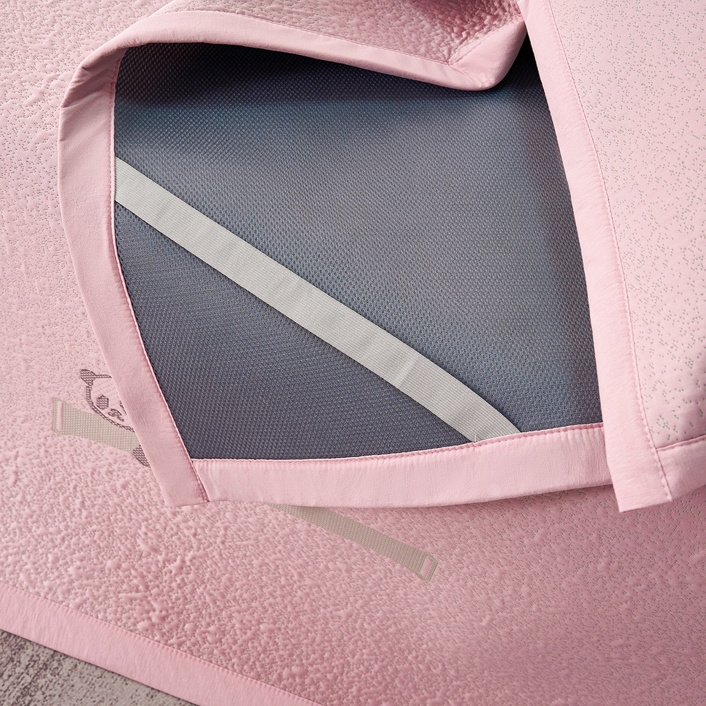 91家纺网 家纺一手货源 找家纺 梵克保罗 2026春夏新款A类3D凉感冰豆豆席刺绣席子凉席三件套-平铺款熊猫抱竹 平铺款-熊猫抱竹粉