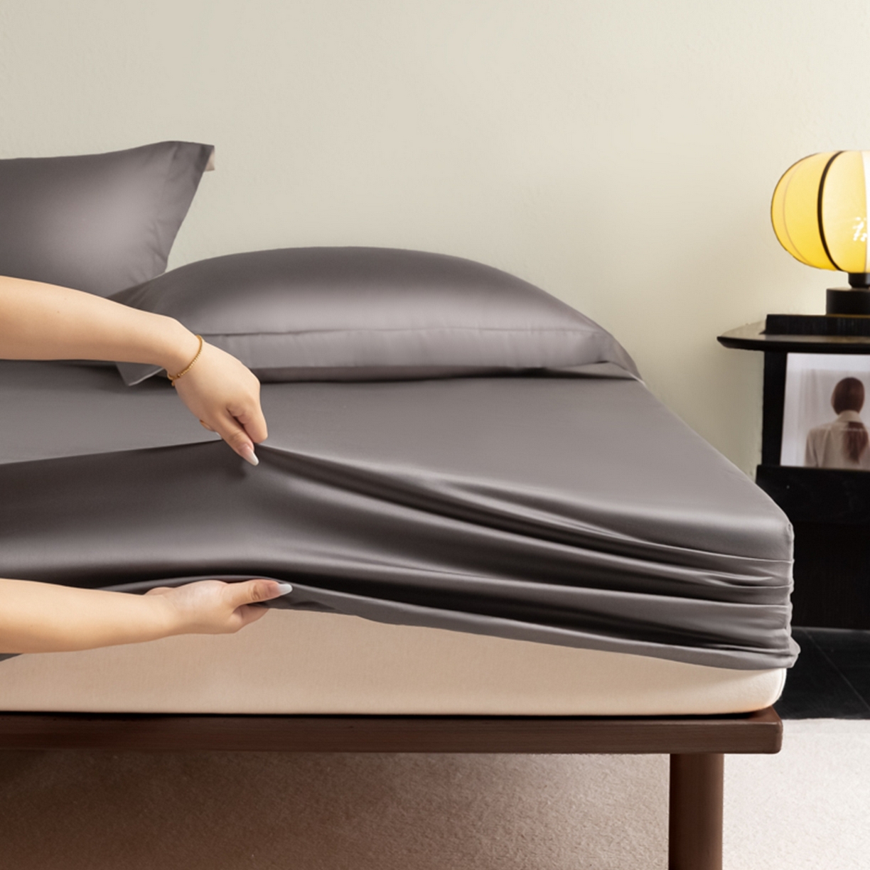 91家纺网 家纺一手货源 找家纺 秀色家纺 2026新款高端Pro+全棉纯棉床笠三件套纯棉床垫保护套简约纯色床套防尘罩单件 梦易-帝王灰