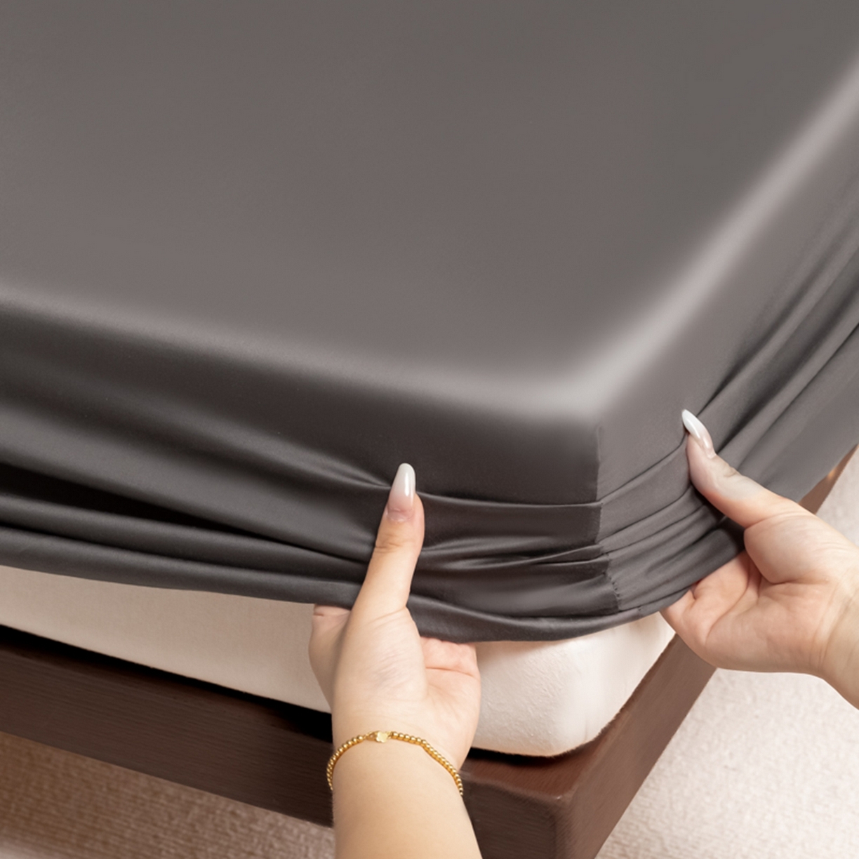 91家纺网 家纺一手货源 找家纺 秀色家纺 2026新款高端Pro+全棉纯棉床笠三件套纯棉床垫保护套简约纯色床套防尘罩单件 梦易-帝王灰