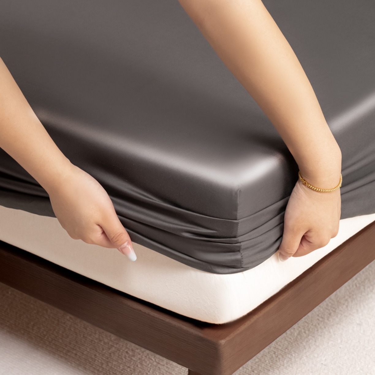 91家纺网 家纺一手货源 找家纺 秀色家纺 2026新款高端Pro+全棉纯棉床笠三件套纯棉床垫保护套简约纯色床套防尘罩单件 梦易-帝王灰