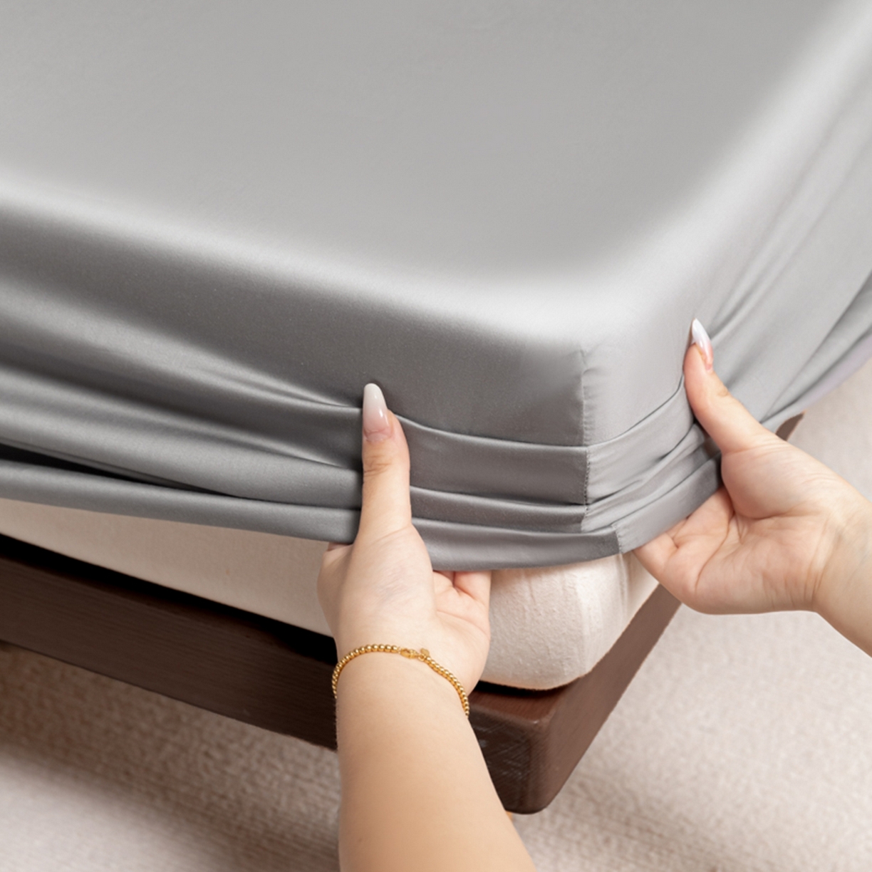 91家纺网 家纺一手货源 找家纺 秀色家纺 2026新款高端Pro+全棉纯棉床笠三件套纯棉床垫保护套简约纯色床套防尘罩单件 梦易-典雅灰