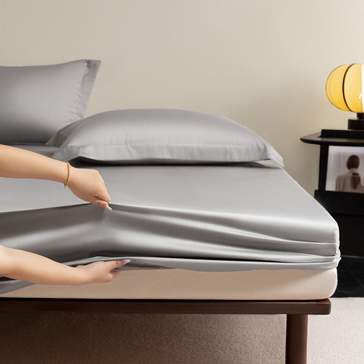 91家纺网 家纺一手货源 找家纺 秀色家纺 2026新款高端Pro+全棉纯棉床笠三件套纯棉床垫保护套简约纯色床套防尘罩单件 梦易-典雅灰