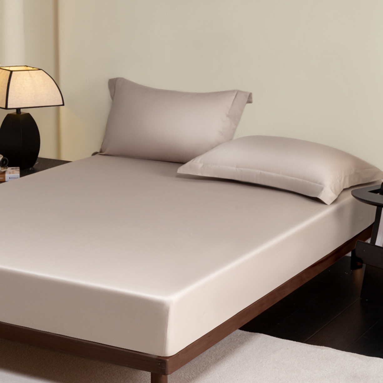 91家纺网 家纺一手货源 找家纺 秀色家纺 2026新款高端Pro+全棉纯棉床笠三件套纯棉床垫保护套简约纯色床套防尘罩单件 梦易-粉末白