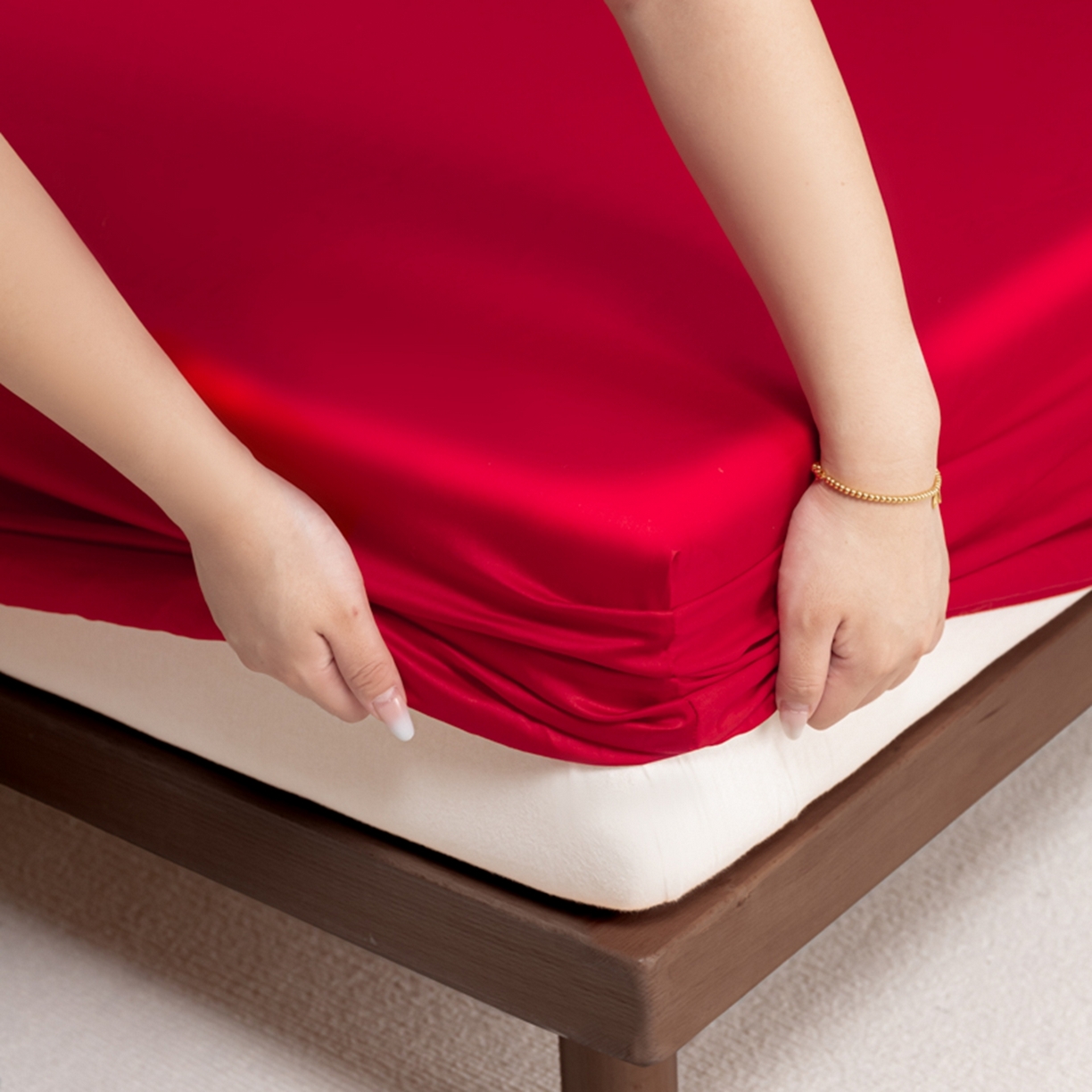 91家纺网 家纺一手货源 找家纺 秀色家纺 2026新款高端Pro+全棉纯棉床笠三件套纯棉床垫保护套简约纯色床套防尘罩单件 梦易-海棠红