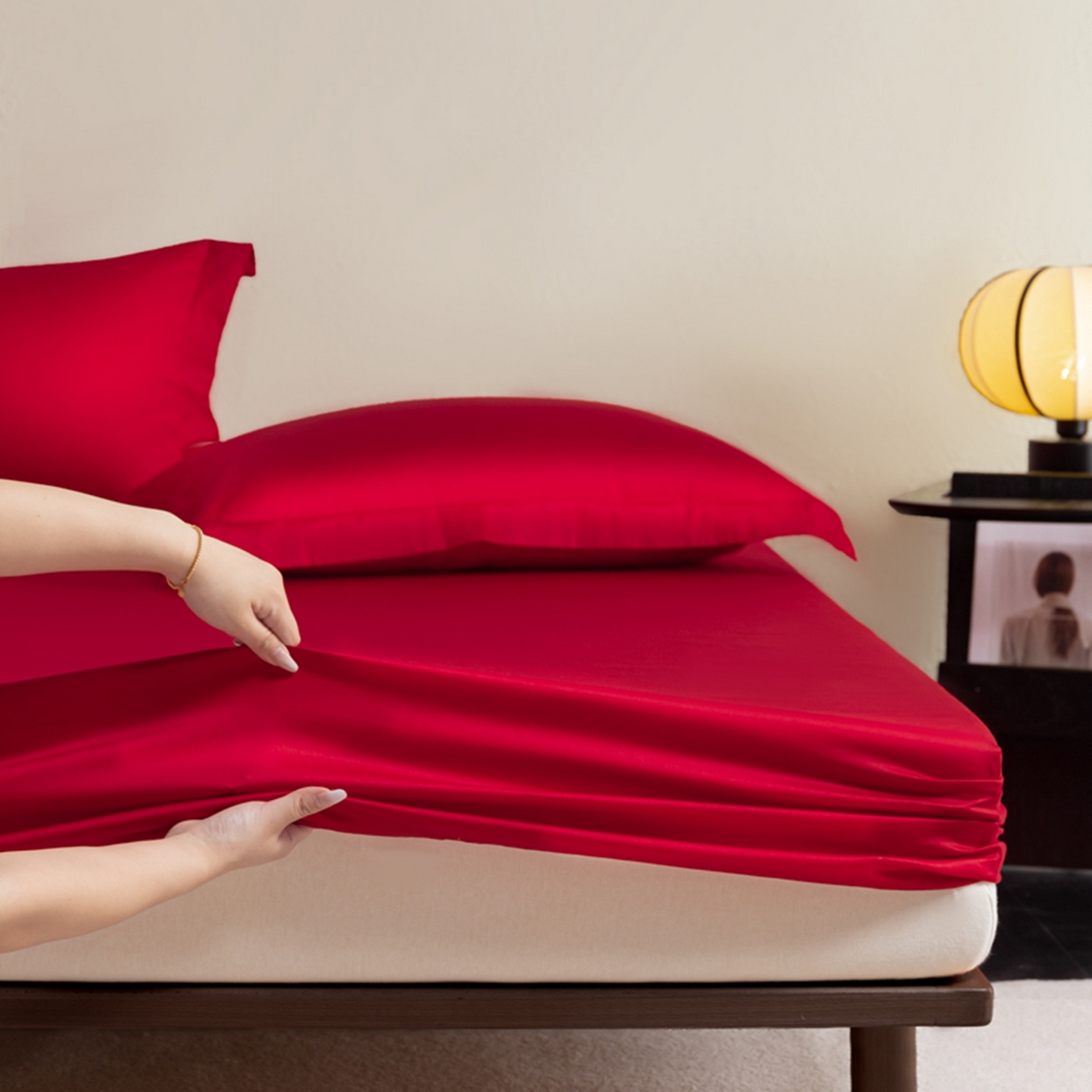 91家纺网 家纺一手货源 找家纺 秀色家纺 2026新款高端Pro+全棉纯棉床笠三件套纯棉床垫保护套简约纯色床套防尘罩单件 梦易-海棠红