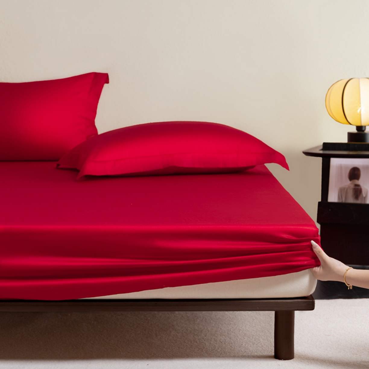91家纺网 家纺一手货源 找家纺 秀色家纺 2026新款高端Pro+全棉纯棉床笠三件套纯棉床垫保护套简约纯色床套防尘罩单件 梦易-海棠红