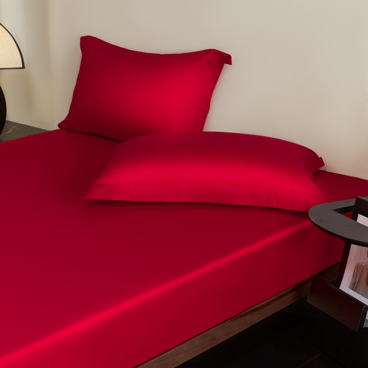 91家纺网 家纺一手货源 找家纺 秀色家纺 2026新款高端Pro+全棉纯棉床笠三件套纯棉床垫保护套简约纯色床套防尘罩单件 梦易-海棠红