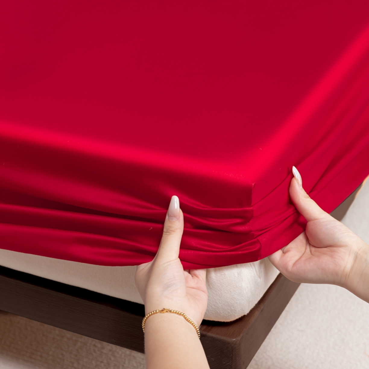 91家纺网 家纺一手货源 找家纺 秀色家纺 2026新款高端Pro+全棉纯棉床笠三件套纯棉床垫保护套简约纯色床套防尘罩单件 梦易-海棠红