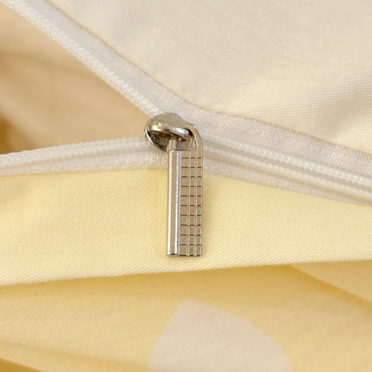 91家纺网 家纺一手货源 找家纺 孩子王家纺 2026新款卡通全棉纯棉正版授权小版蜡笔小新系列四件套-含防伪码 搞笑小新