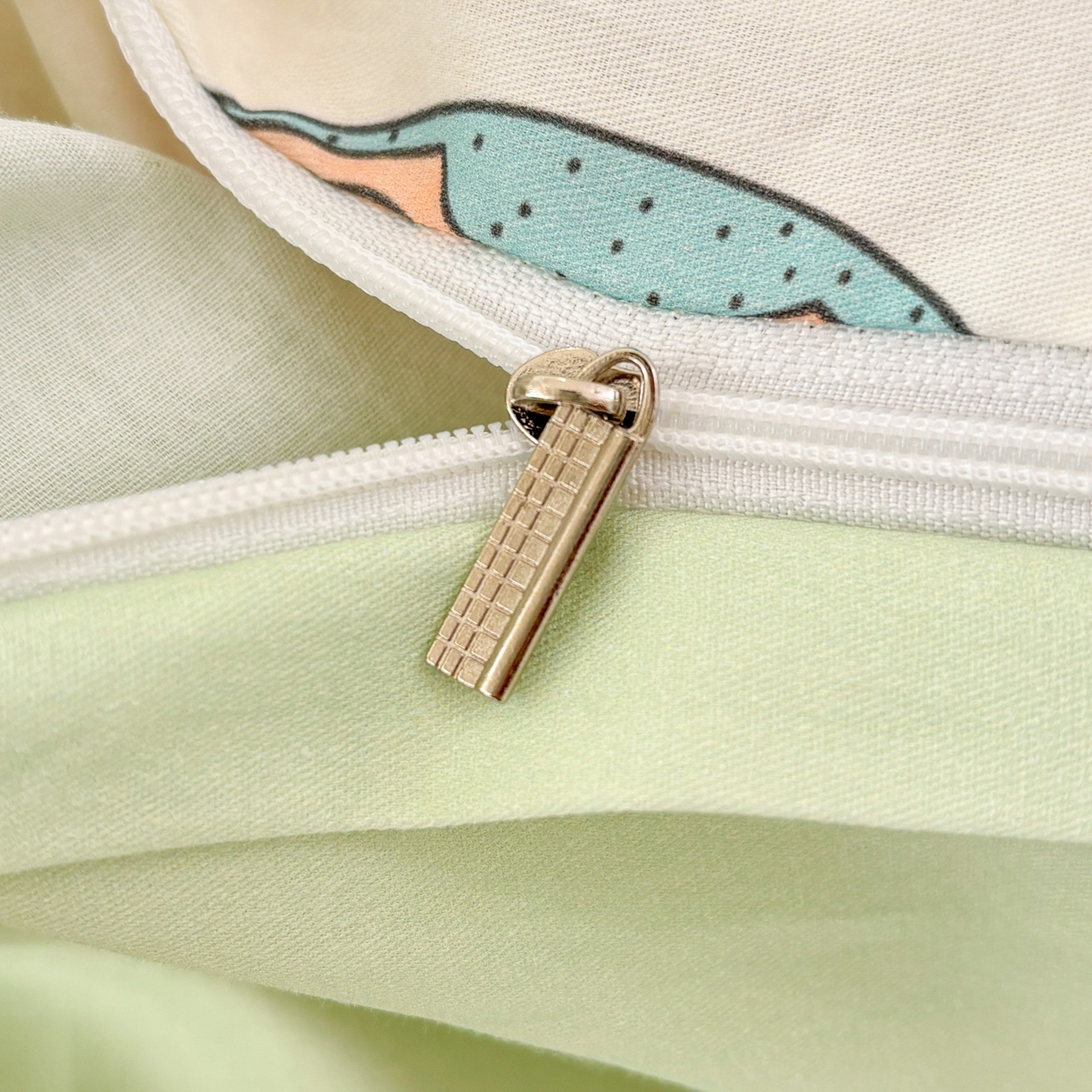 91家纺网 家纺一手货源 找家纺 孩子王家纺 2026新款卡通全棉纯棉正版授权小版蜡笔小新系列四件套-含防伪码 天真小新