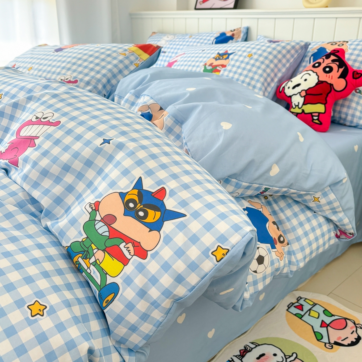 91家纺网 家纺一手货源 找家纺 孩子王家纺 2026新款卡通全棉纯棉正版授权小版蜡笔小新系列四件套-含防伪码 蓝格小新乐园